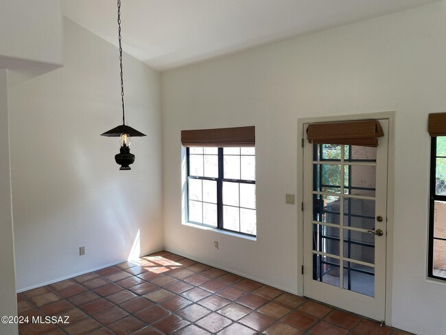 Building Photo - 5380 N Calle Del Rocio