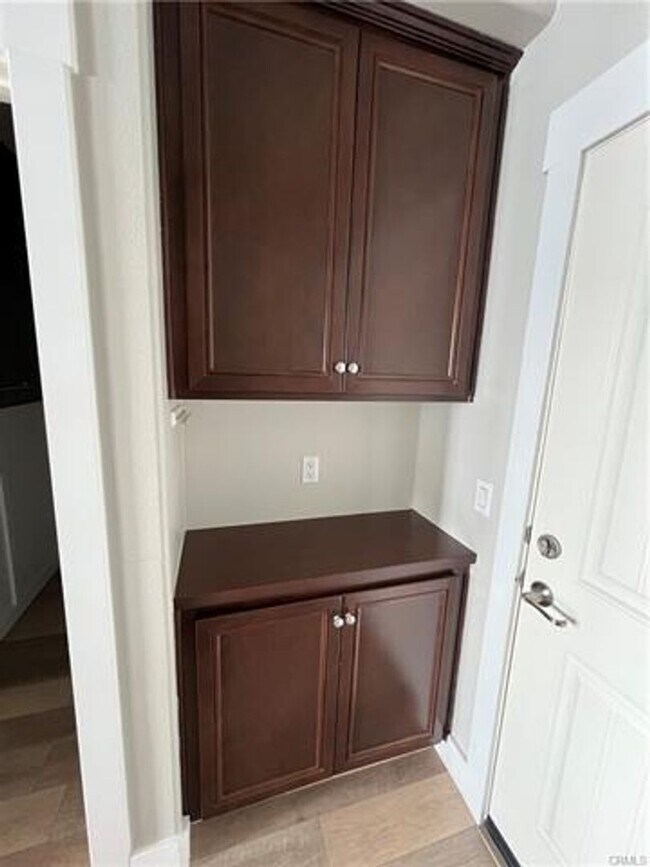 Building Photo - Well-maintained 2 bedroom, 2 bath condo with a loft