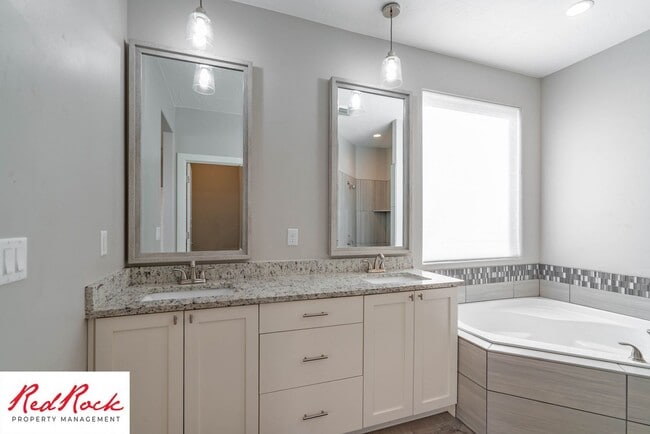 Building Photo - 4 Bedroom Home In The Dunes At Sand Hollow...