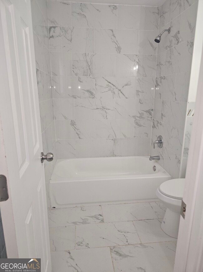 Building Photo - 480 Paul St