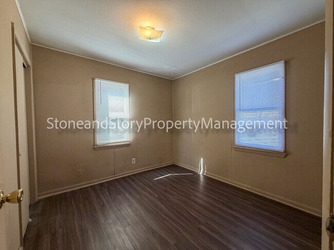 Building Photo - 2 bedroom 1 bath