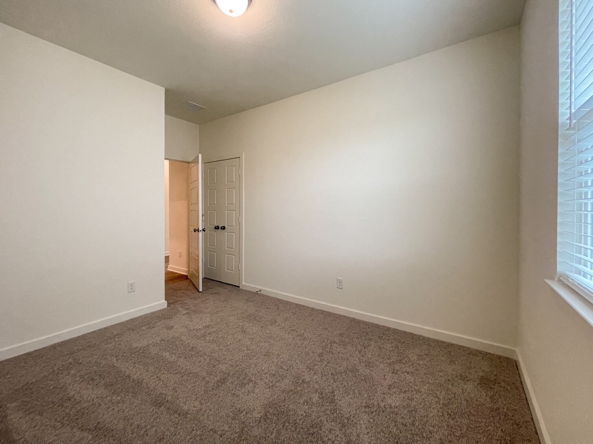 Building Photo - 6912 Llano Dr