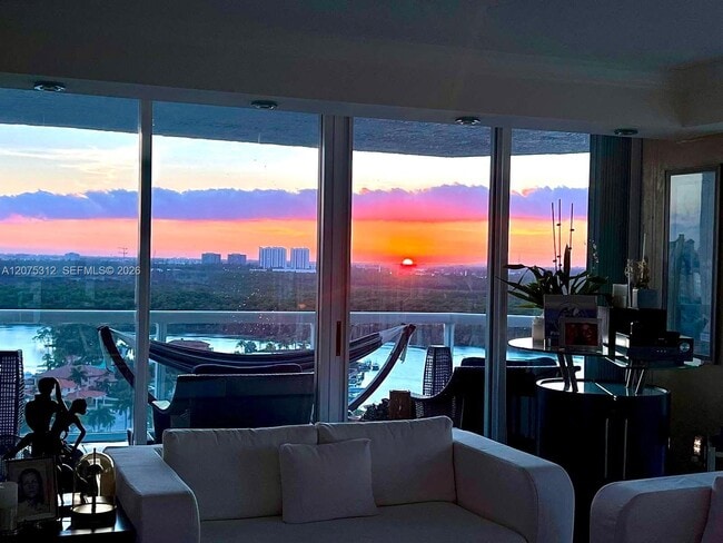 Building Photo - 16500 Collins Ave