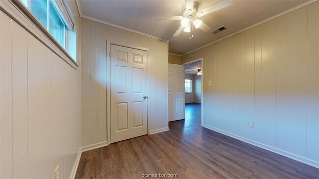 Building Photo - 206 Lynn Dr