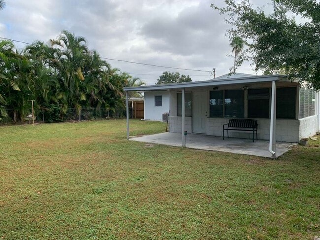 Building Photo - 3 Bedroom 2 Bath Home in Central Gulfport