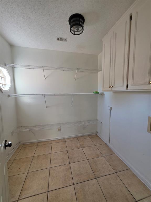 Building Photo - 2230 Kingsbury Dr