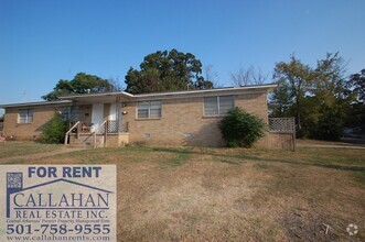 Building Photo - 2 Bedroom Duplex in NLR