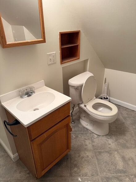 Building Photo - 705 Pine St