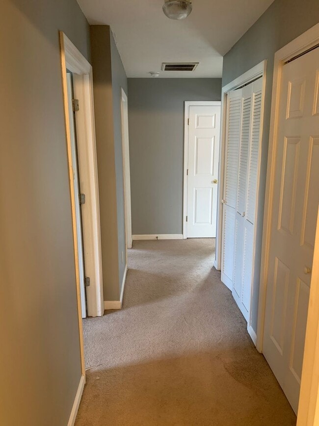 Building Photo - Spacious 2 bed 2 bath duplex in Franklin Indiana!
