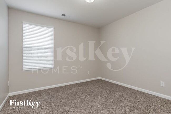 Building Photo - 260 Heaton Dr