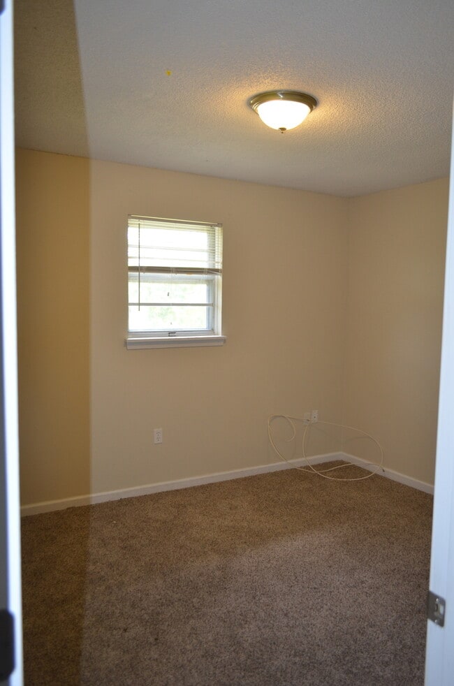 Building Photo - 4631-4633 Southampton Ct