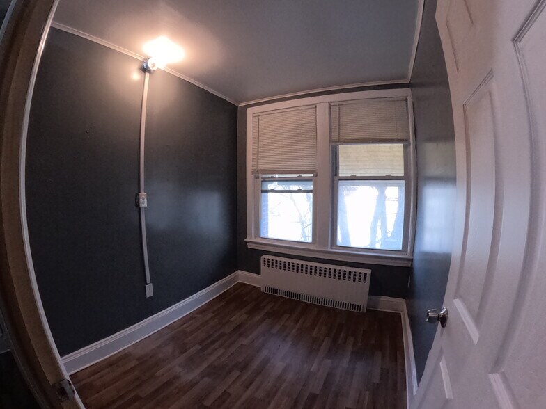 Building Photo - 61 Poplar St