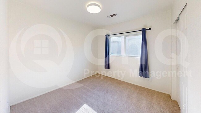 Building Photo - 1702 W Summer Dawn Dr