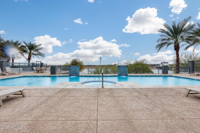 Building Photo - 945 E Playa Del Norte Dr