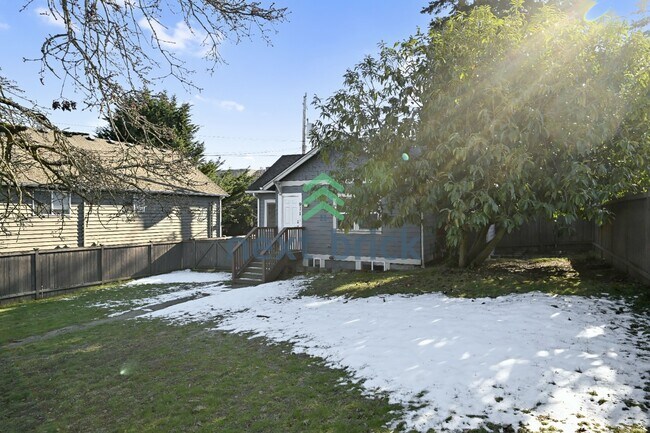 Building Photo - Charming 1-bedroom, 1-bathroom unit in Greenwood