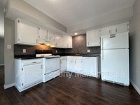 Building Photo - 440 Moffitt St