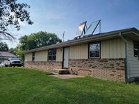 Building Photo - 205 Sharon St