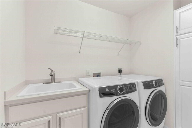 Building Photo - 4141 Bay Beach Ln