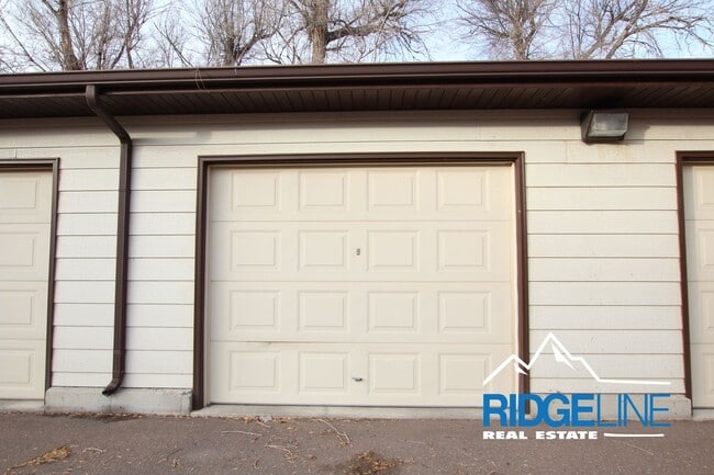 Building Photo - Large Remodeled Condo with Garage for Lease!