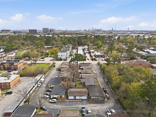 Building Photo - 4102 Sherwood Ln