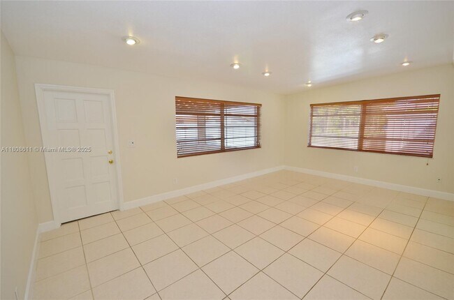 Building Photo - 481 W 55th Pl