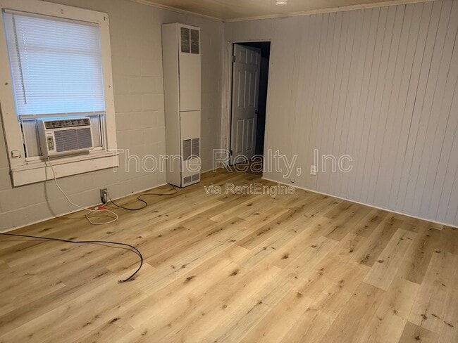 Building Photo - 1504 Coleman St SE