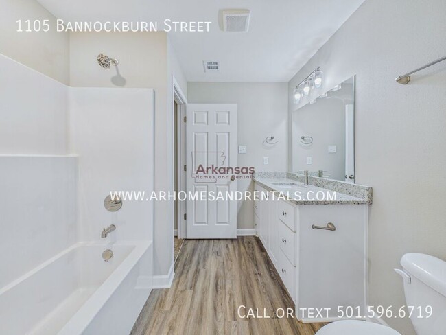 Building Photo - 1105 Bannockburn St