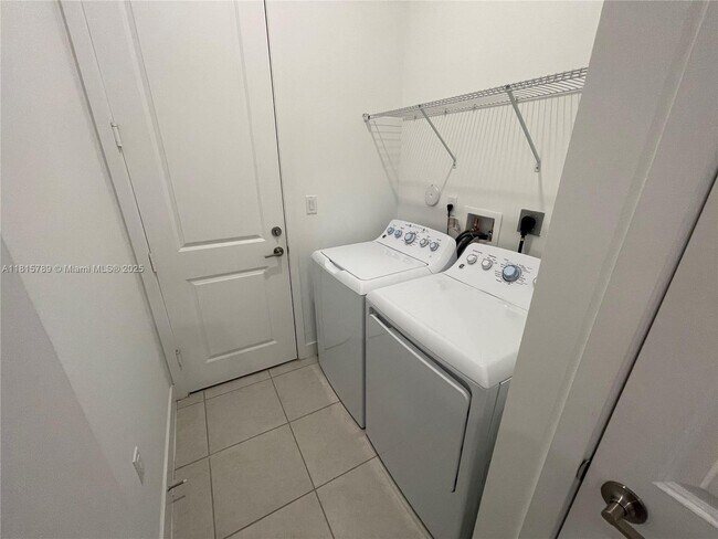 Building Photo - 4506 SW 174th Ave