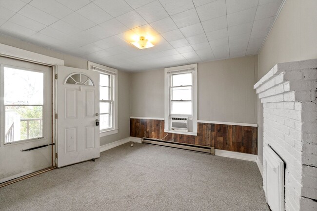 Building Photo - 1008 N Boone St