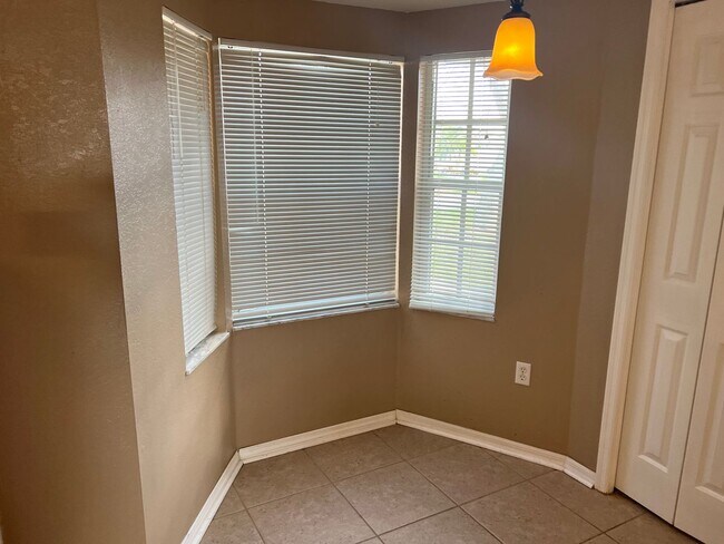 Building Photo - Winter Haven spacious 3/2 near Legoland!