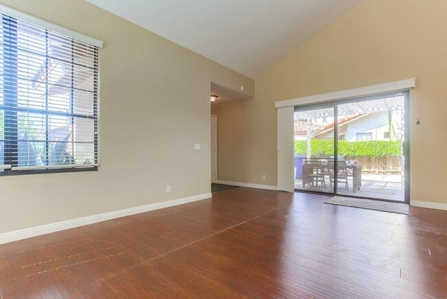 Building Photo - Charming Two Story 3 BR Home Available Mid June!