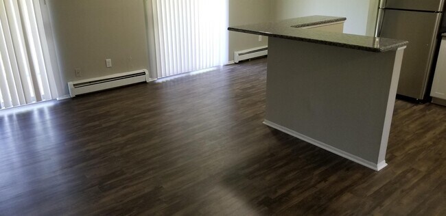 Building Photo - 23700 W Warren Ave