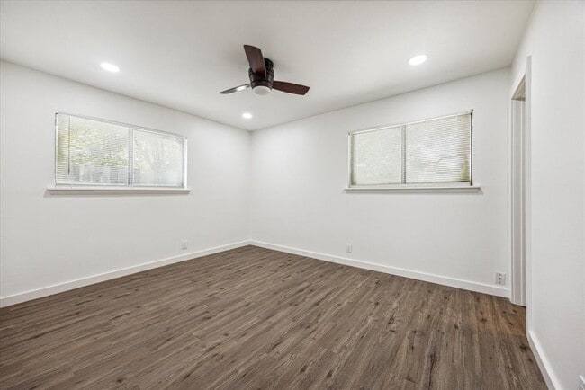 Building Photo - 5700 Garden Oaks Dr