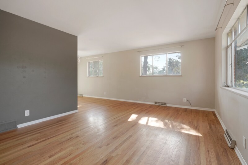 Building Photo - 1390 W Berry Dr