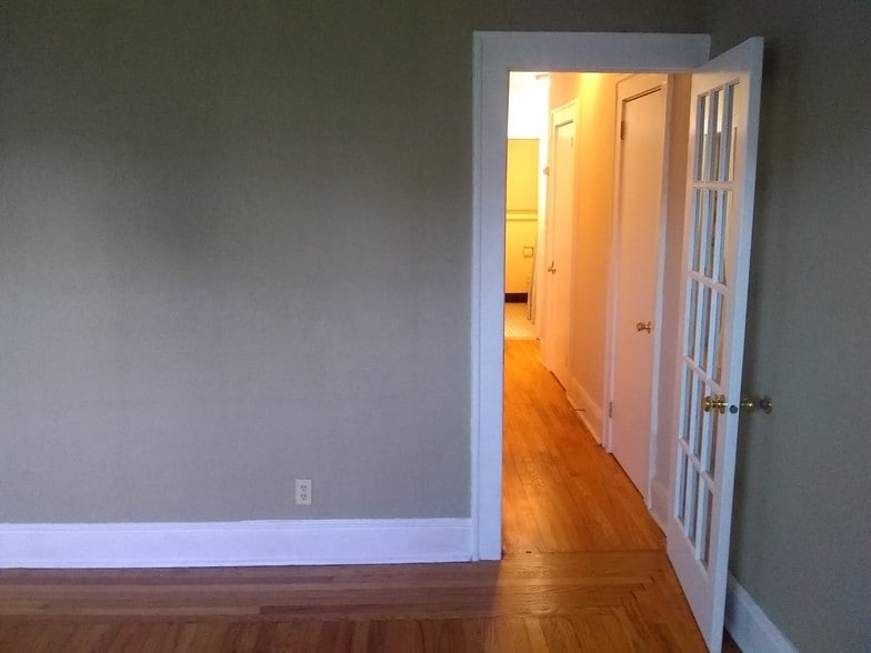 Living Room - 720 E 2nd Ave