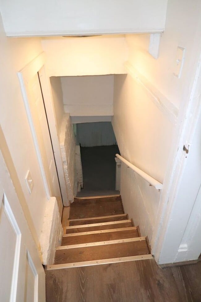 Building Photo - $1,300 - Newly 3 Bedroom 2 Bath