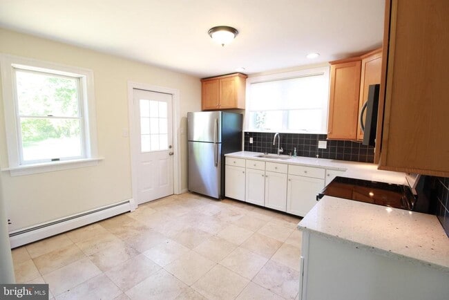 Building Photo - 23 Elbo Ln