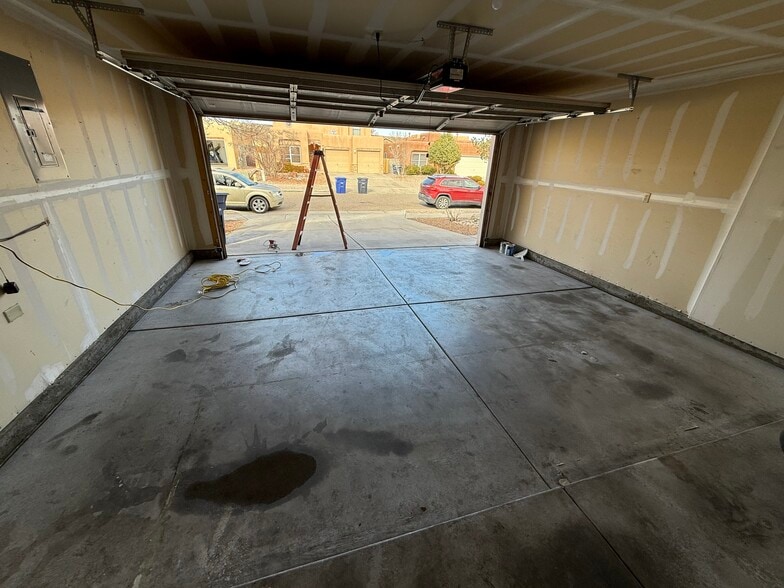 Building Photo - 6716 Butte Volcano Rd NW