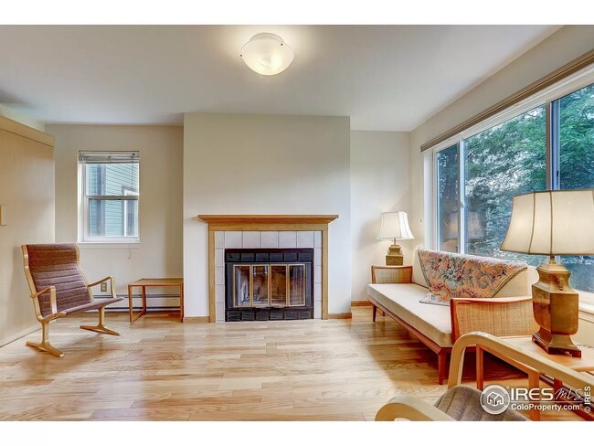 Building Photo - 4990 Meredith Way