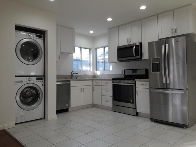 Kitchen & Laundry - 512 N Lucia Ave