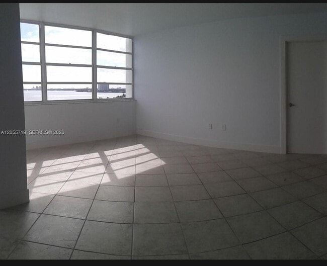 Building Photo - 11930 N Bayshore Dr