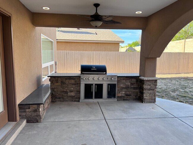 Building Photo - Wonderful remodeled 4 bedroom, 3 bathroom ...