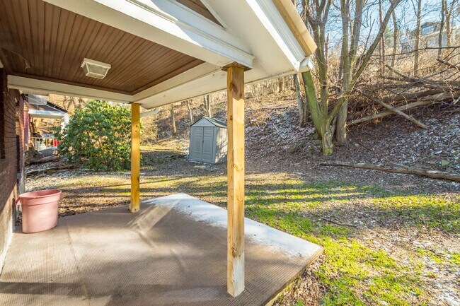 Building Photo - Stunning 3 bedroom home in Verona available April 15!