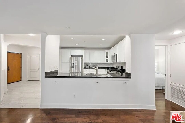 Building Photo - 1522 Amherst Ave