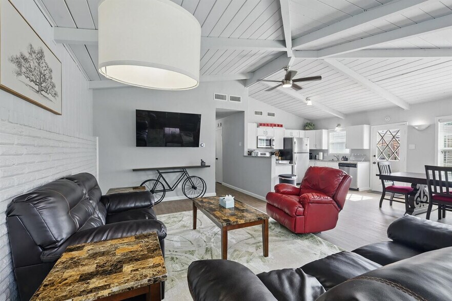 Primary Photo - 743 Greenhaven Dr