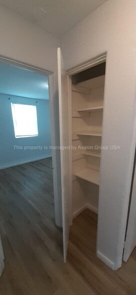 Building Photo - 610 W 18th St