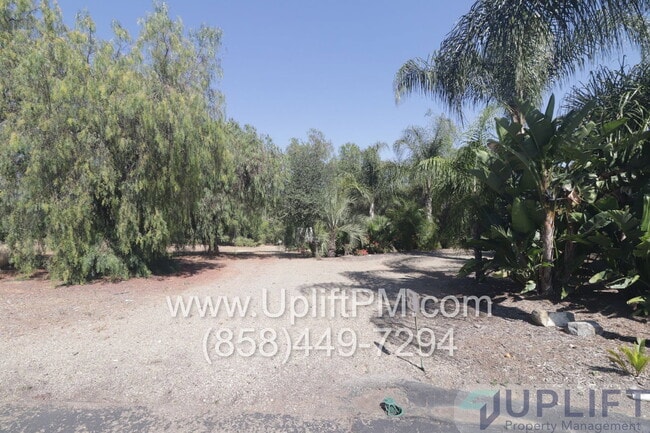 Building Photo - 22845 Vista Ramona Rd