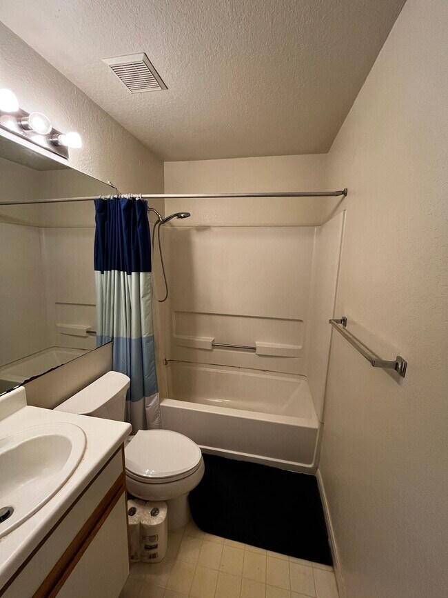 Bathroom view 1 - 521 Southwest Pky