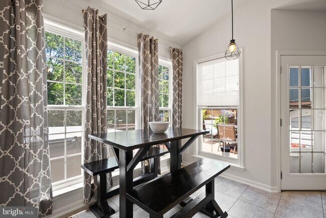 Building Photo - 6050 Smooth Stone Pl