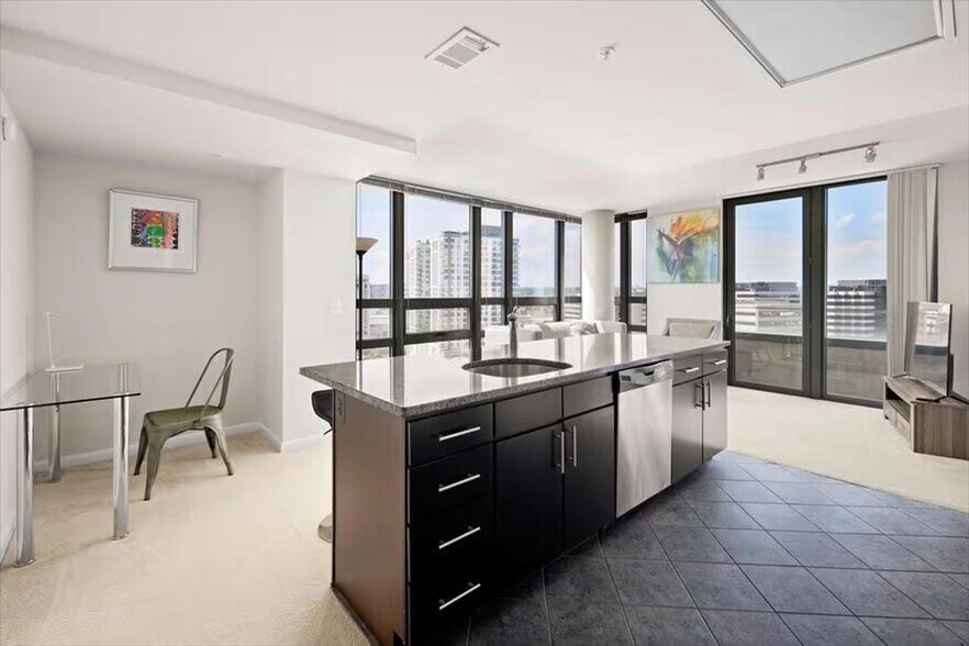 Building Photo - 1405 S Fern St